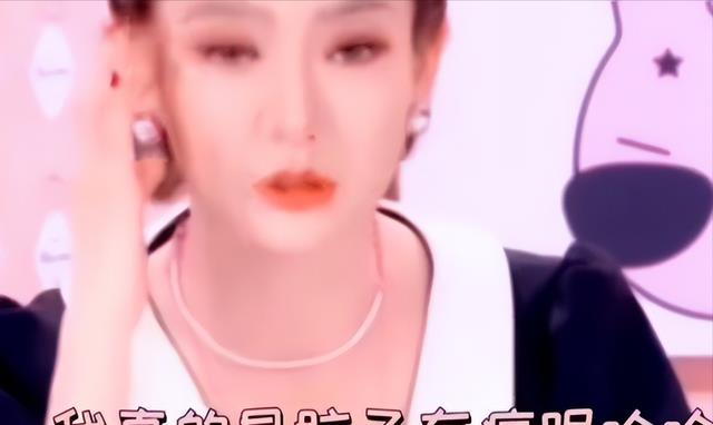 戚薇|戚薇被网友控诉直播卖假货，客服已给予十倍赔偿，但戚薇拒绝道歉