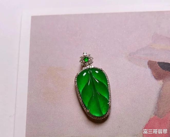 翡翠手镯|玉赏 ▏素面翡翠,简单即美