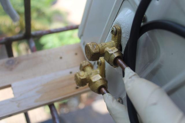 |空调移机坑太多，我家去年移机，今年才发现了6个坑