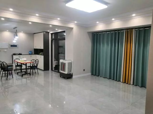 参观表哥新房，还没家具就很漂亮，装修很简约，忍不住给大家晒晒