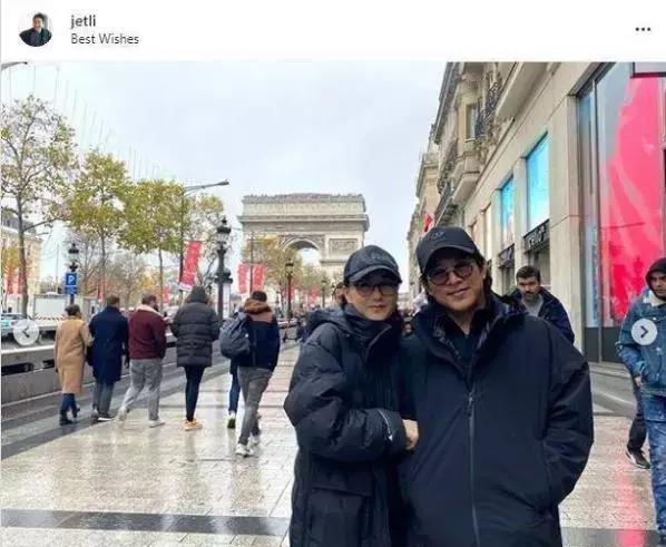 利智|李连杰晒与妻子利智近照，61岁的利智依旧眉目美如画