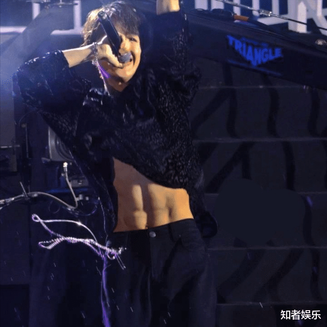 严浩翔|北电新生开学，何洛洛新造型差点没认出，严浩翔面部表情太真实