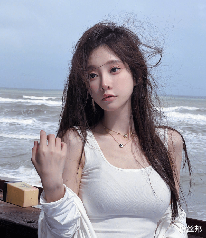 冯提莫|曾经的“斗鱼一姐”冯提莫合约到期官宣停播，下一站将何去何从？