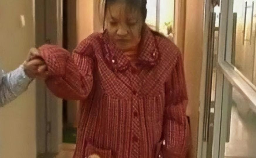 河北“女懒虫”吴桂英,15岁因哥哥两巴掌瘫了20年,外甥女:装的