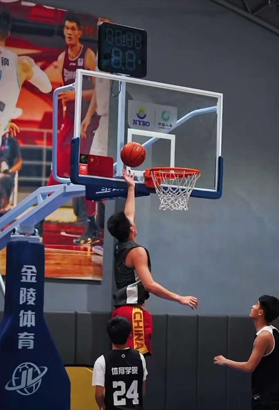 上海男篮|上海打造新未来！18岁新星统治赛场，技能包升级，值得李春江培养