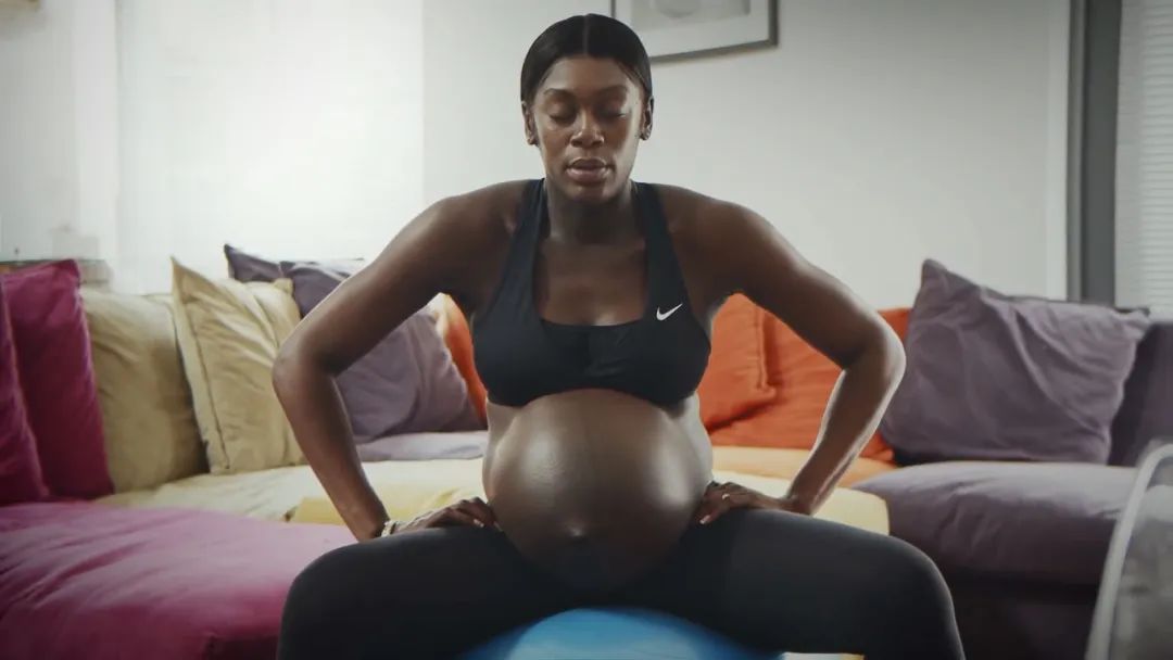 第一女飞人爆火！10.67秒再夺冠！生娃被劝退役，复出还是王者…