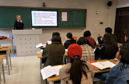 求职|35岁博士求职要求月薪5000，却被面试官质疑假学历，评论区吵翻天