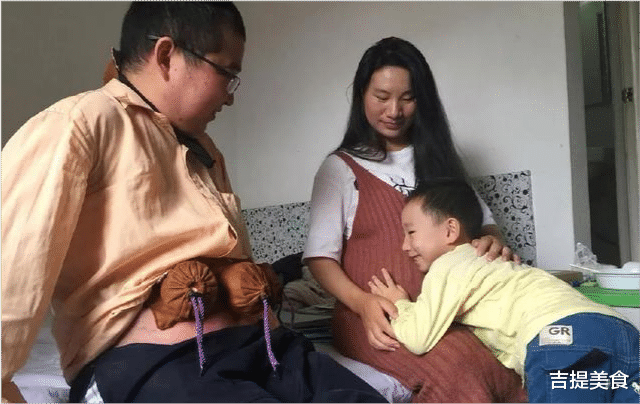 90后女孩和乞丐私奔后生二宝,怕养不起求助社会,遭网友嘲讽