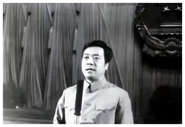 赵忠祥|赵忠祥:一生献给事业78岁病逝,遗产却没给妻子、儿子一分