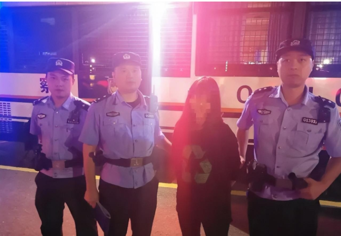 内蒙古包头,2月3日晚上,一男子在村道上被一辆汽车轧死,女子祖某见状报了警