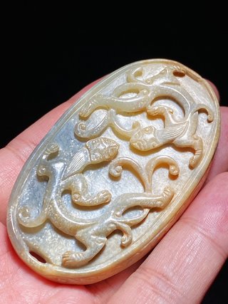 |宋 和田玉籽料 双螭纹 仙人 带饰 带板 玉饰 把件