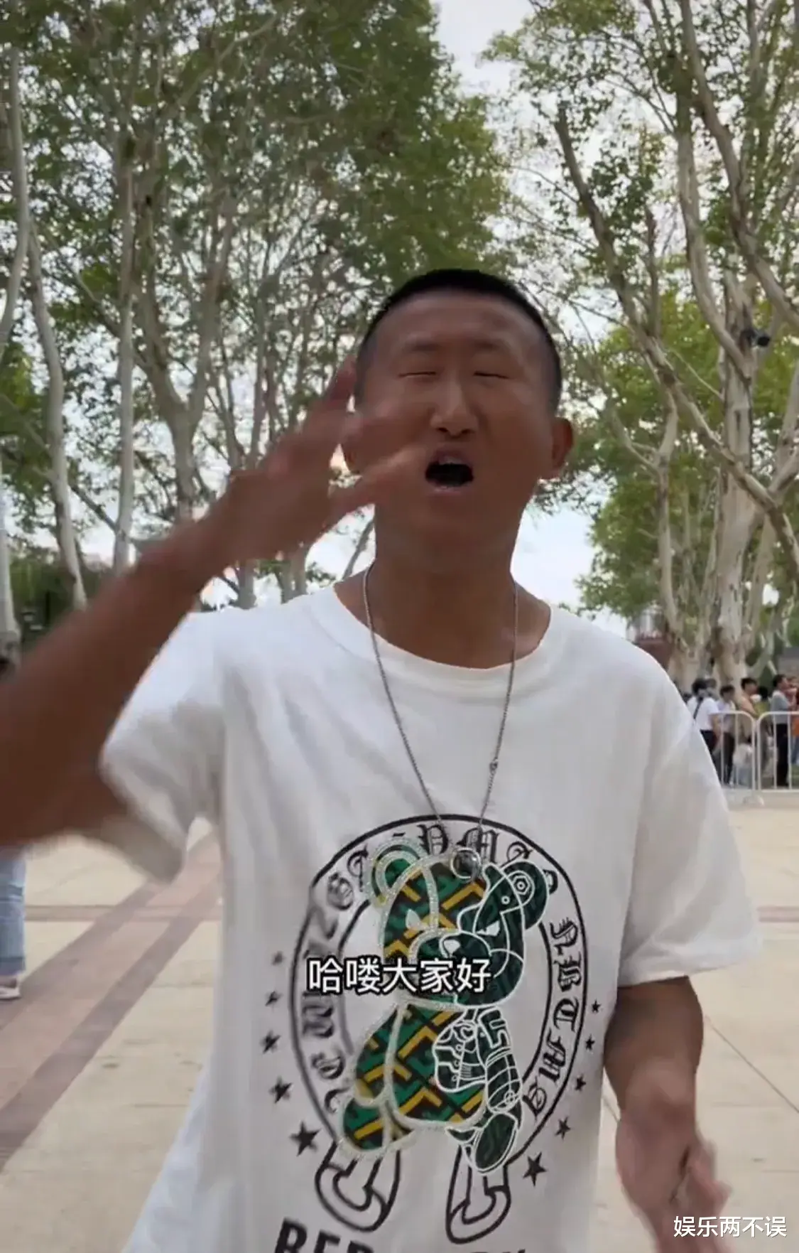 自诩是安徽第一网红的“紧凑哥”发视频怒斥上海第一网红倪海衫