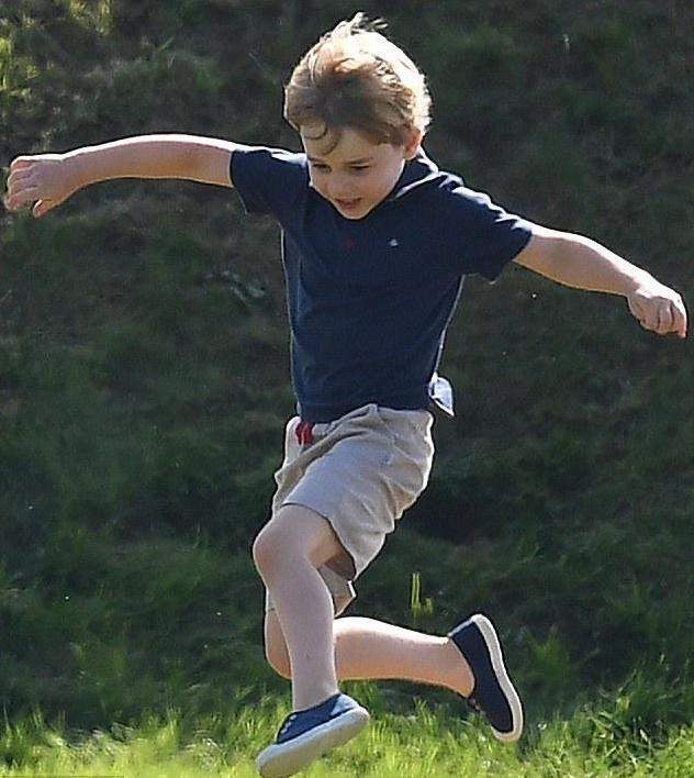 夏洛|路易活泼夏洛特耀眼,弟妹光芒盖过乔治;胖乔委屈:我也很优秀哦