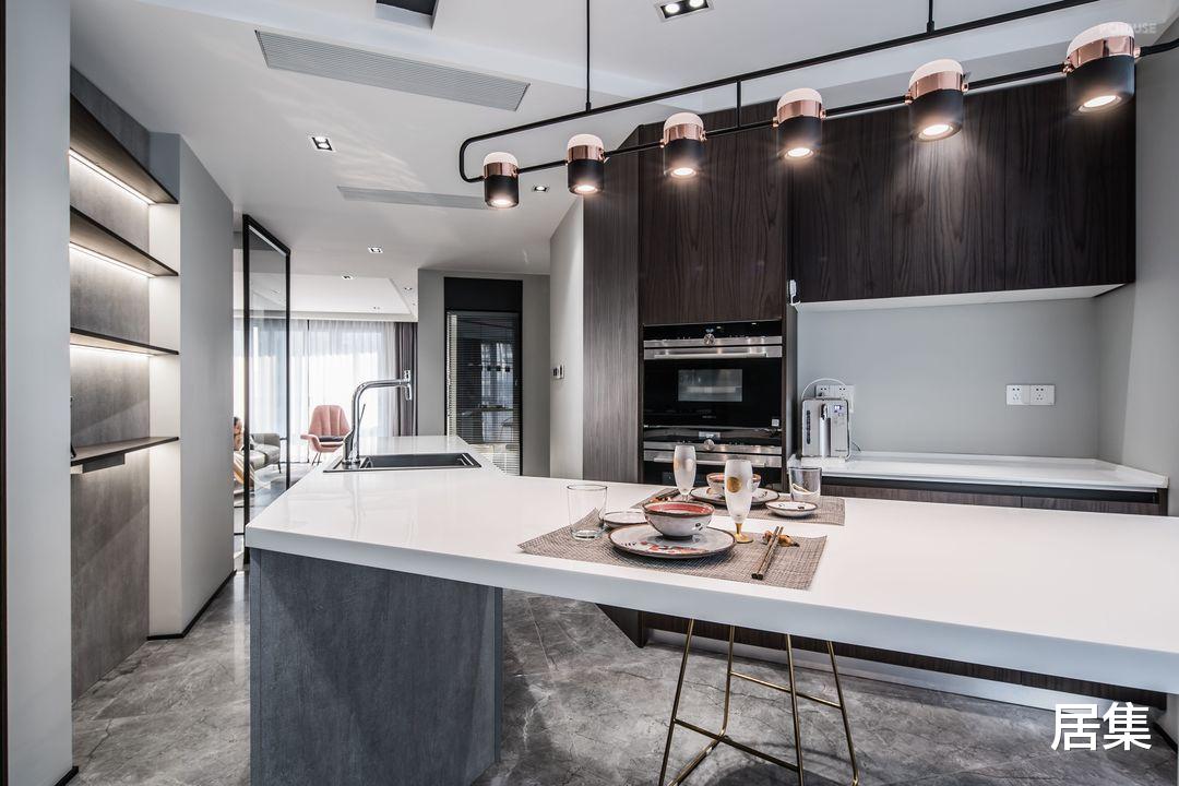 120平方米的雅宅,经过半年的改造,变身高效紧凑的空间