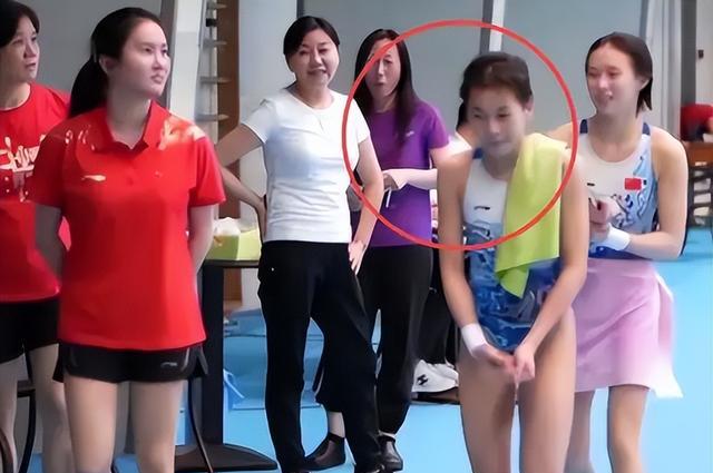 全红婵|全红婵哥哥晒近照！农村生活很惬意，红姐50万豪车却在院子里落灰