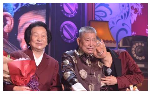 刘德华|多年以前，刘德华在外面吃饭，结账的时候发现自己没带钱包