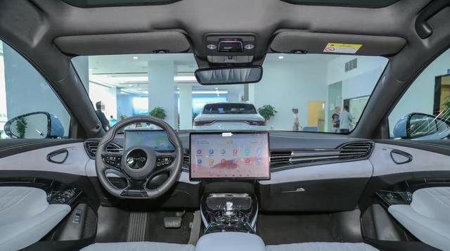 比亚迪“海豹”到店实拍,实力碾压Model 3,3.8秒破百,仅21.28万