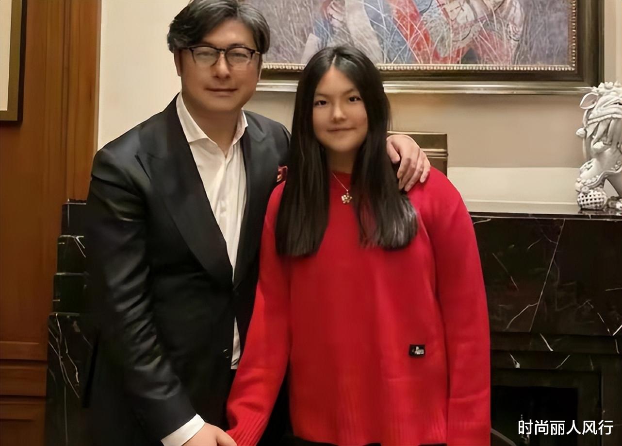 王诗龄|王诗龄高调拿下国外大奖，王岳伦乐坏了，长大后气质好穿衣也出彩