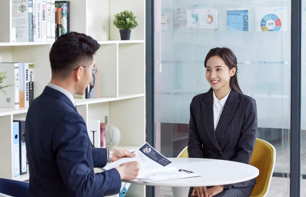 00后|00后面试直怼HR的视频疯传网络,真的如网友所说,是来整顿职场了