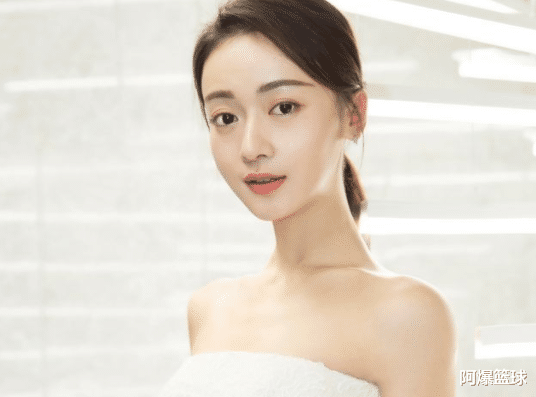 吴谨言|于妈的门柱吴谨言