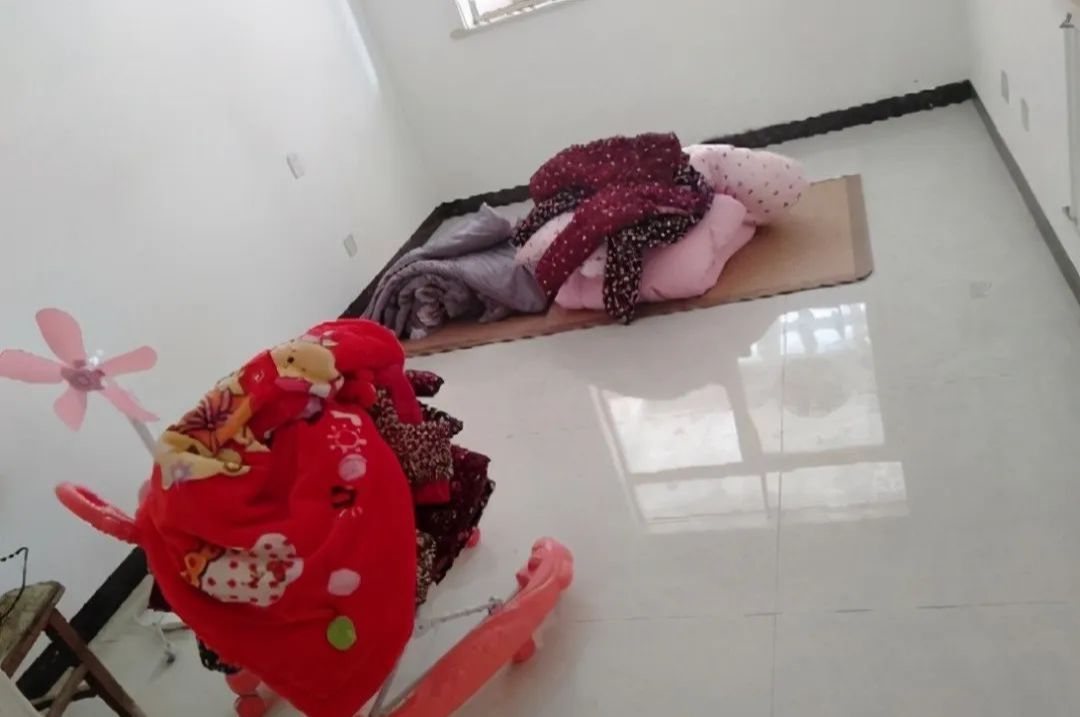 为了通风透气,新房风吹雨打都没关过窗户,结果搞得乱七八糟