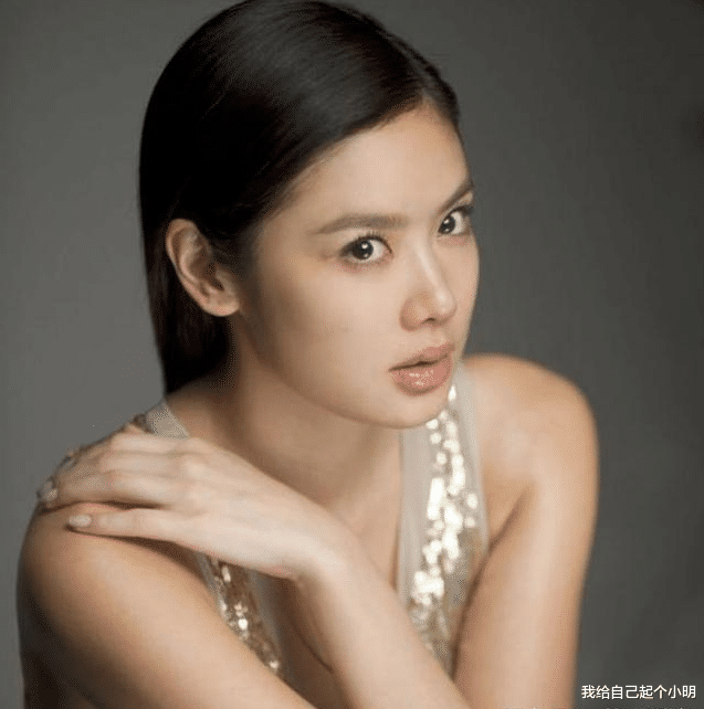 隆胸|她曾经大方承认隆胸，一年花掉前夫两个亿，如今胖到“认不出”