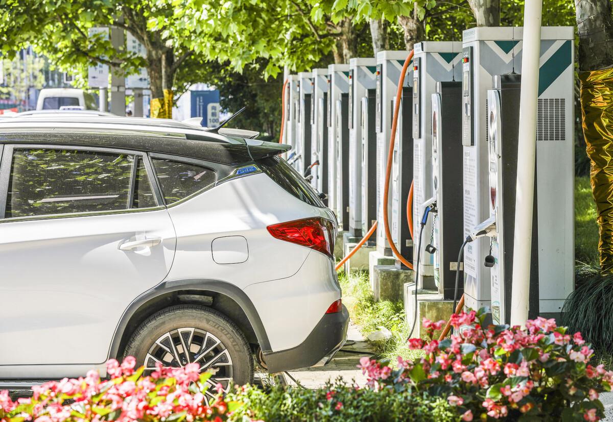 故宫博物院|小米造车或由北汽代工,主打10万区间智能电动汽车,你怎么看?