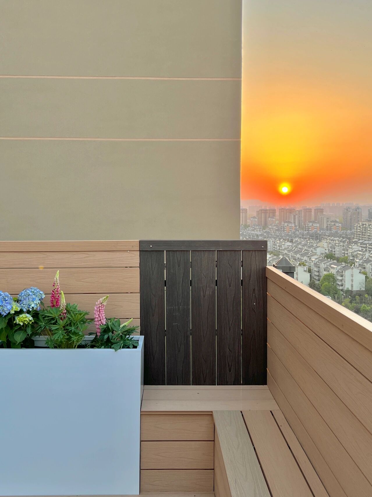 玄关|买一栋顶楼带露台的房子,只花2.2w打造个露台花园,比别墅还舒服