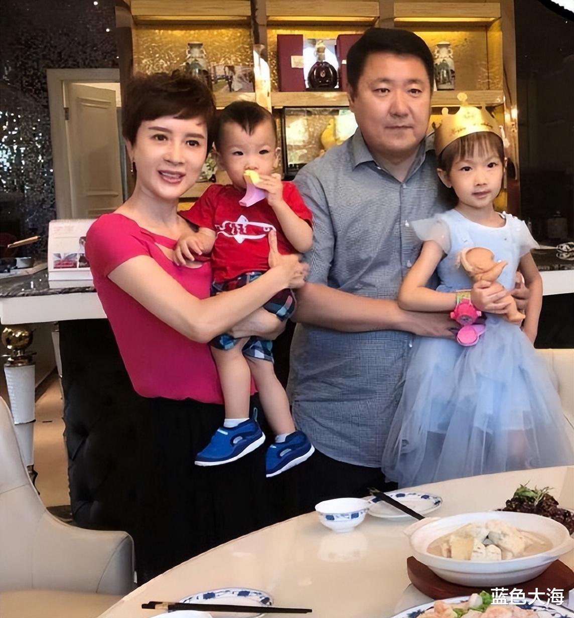 金巧巧|“孔雀公主”金巧巧:嫁入豪门后和丈夫人前恩爱,人后各玩各的