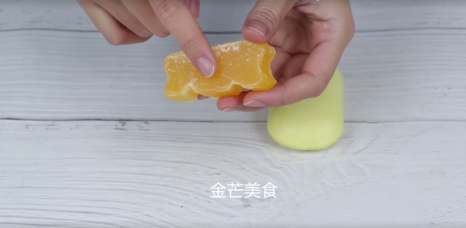 抽油烟机|肥皂放在油烟机上涂一涂，效果这么厉害，我也是刚学会，涨知识了
