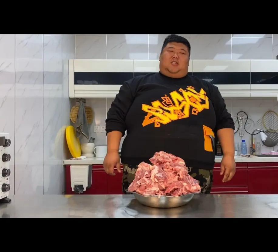 |?吃播界的4巨头:泡泡龙和闻味哥离开了人世,恩克和胖猴仔也危险!