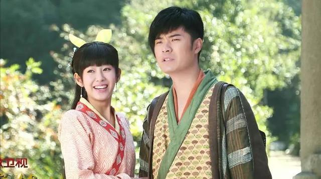 陈赫|陈赫这次没被打码：全家外出到农村采摘，与张子萱罕见同框秀恩爱