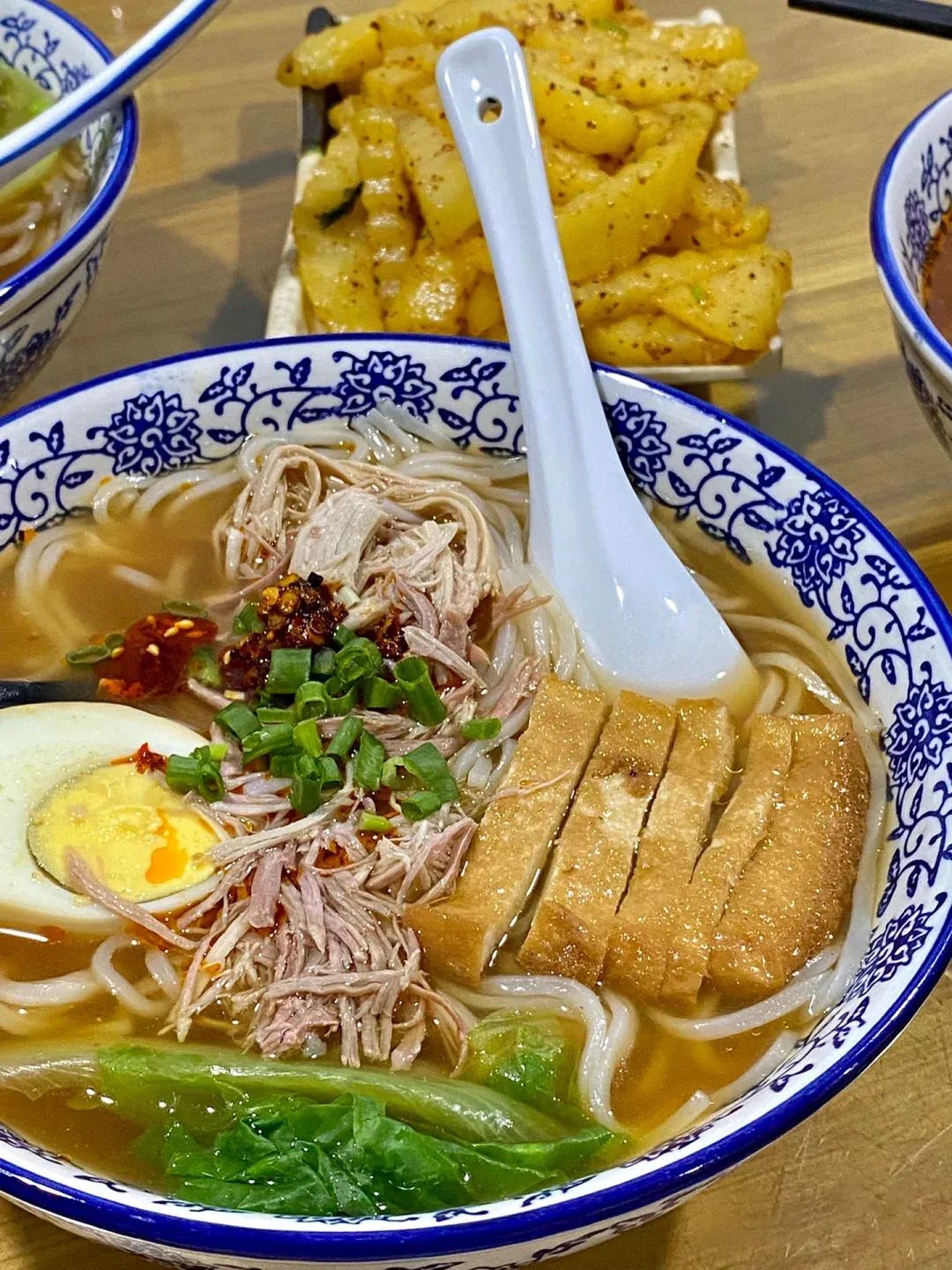 无量山|挖到一座20℃的避世小城，人均30畅泡温泉，一秒穿越摩洛哥，秋冬躺平正合适！