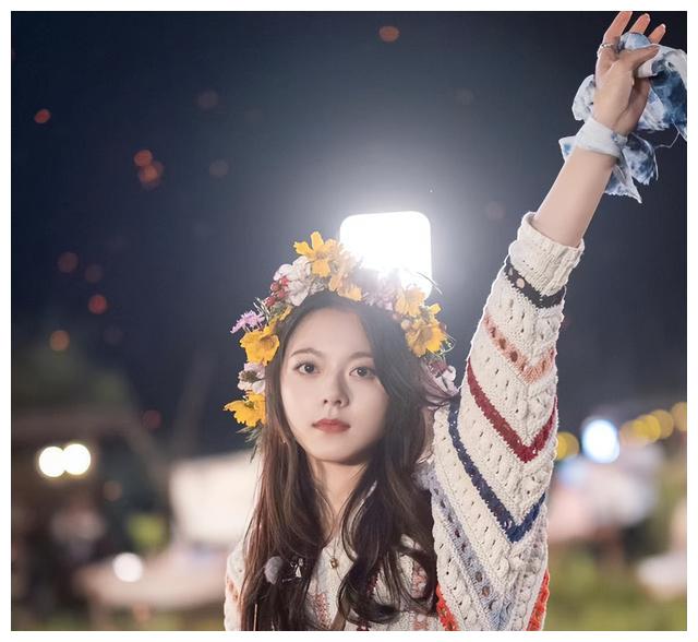 赵今麦|再度冲上热搜,赵今麦主持校庆的视频,有才有颜怎能不爱?