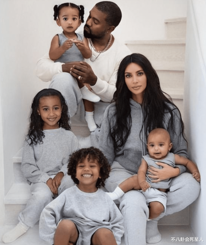 侃爷|黑人歌手宣布竞选美国总统！曾因争议言论受群嘲，社交账号刚解封