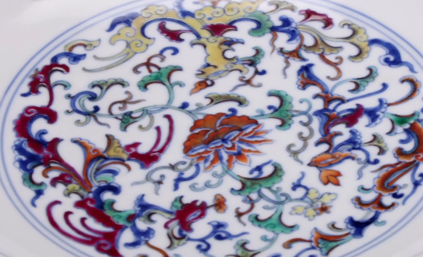 翡翠|文物商店买来的一件斗彩瓷器,自估50万,专家估价令他不满