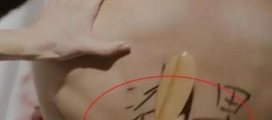 金晨|《不会恋爱》：金晨王子异CP感爆棚，但4处穿帮镜头着实太不走心