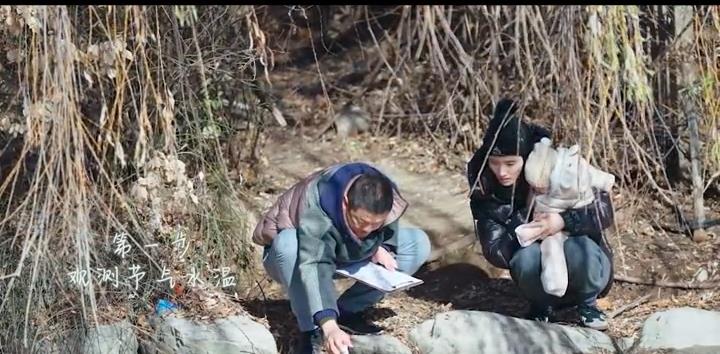 李亚鹏|李亚鹏正式公开二胎女儿正面照，像极妈妈海哈金喜的复制粘贴