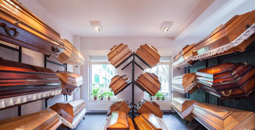 驾驶|殡仪馆冬季开放招聘，看看驾驶员有啥要求？薪资待遇还不错！