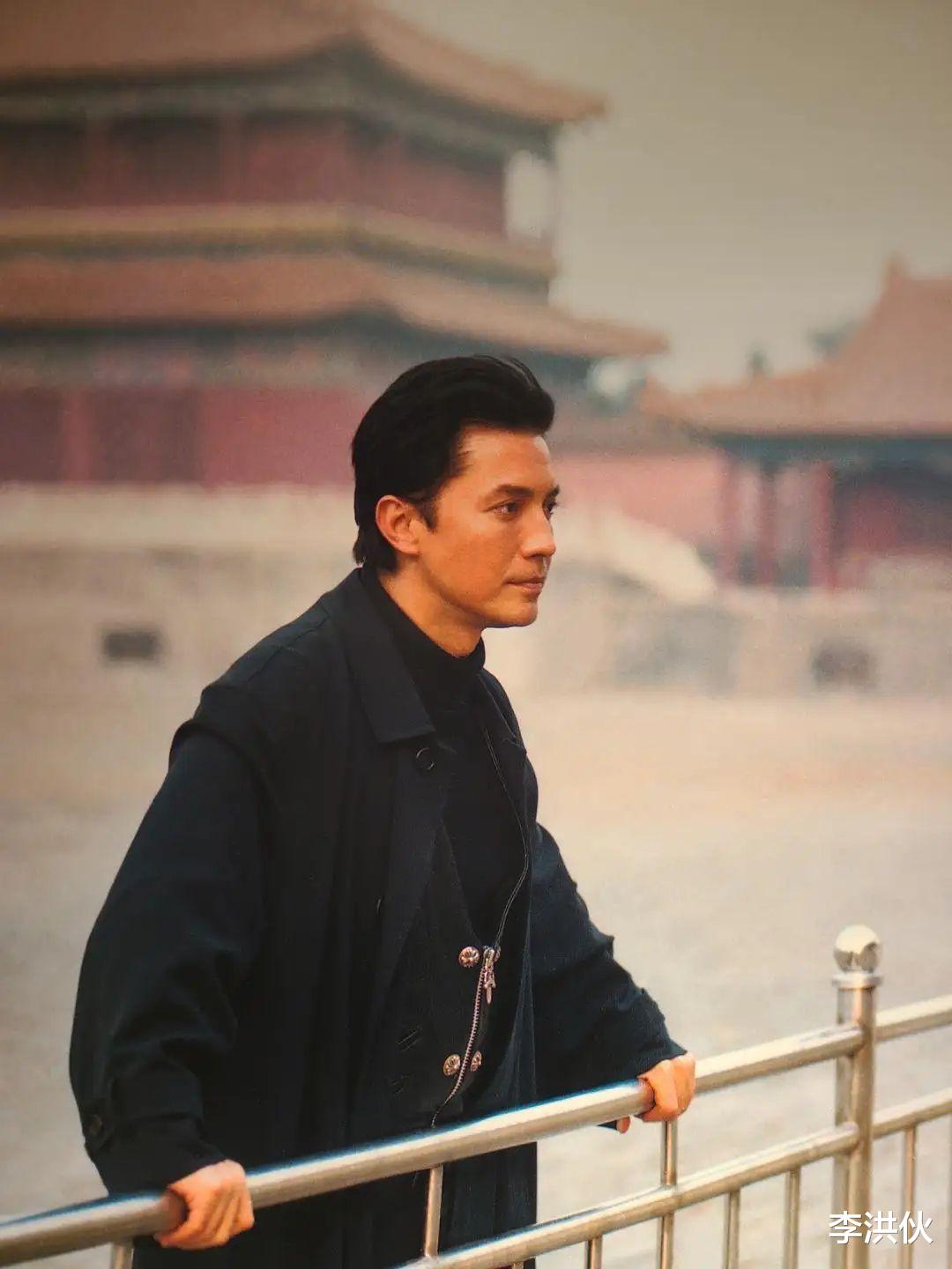 尊龙|“亚洲第一美男”成大肚腩油腻大爷,一生坎坷无依无靠