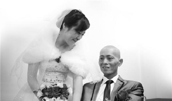 江苏39岁女子网恋奔现,得知其癌症晚期后执意要嫁,婚姻仅维持17天