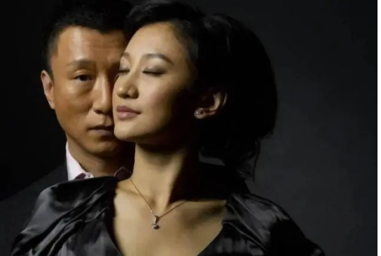 孙红雷|李小冉拍吻戏的时候会吃大蒜，韭菜和孙红雷拍完吻戏吐了好几天