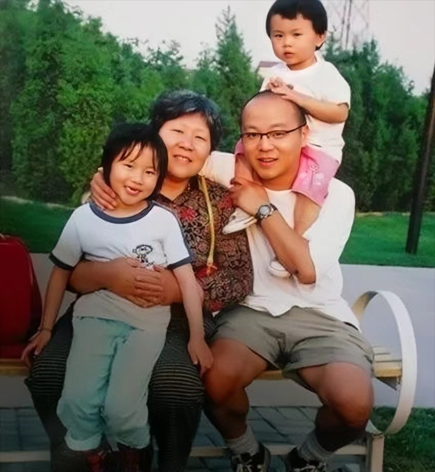 窦唯|窦唯妈妈:为儿子失败的婚姻买单,愧对俩孙女,还好有王菲治愈她