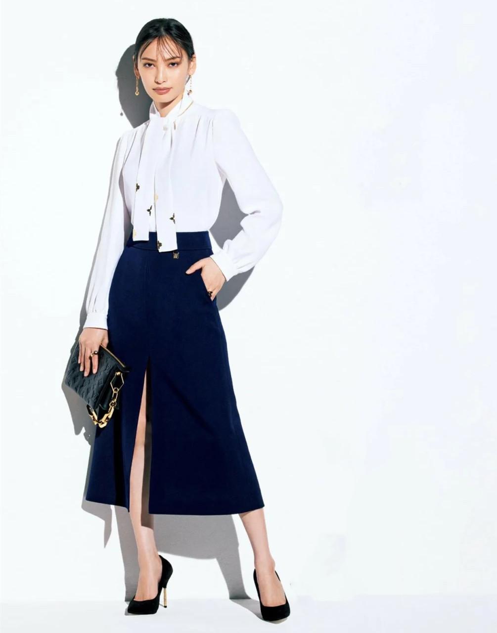 女人过了40岁，别强留少女感！“成熟风”优雅气质，也能穿出魅力