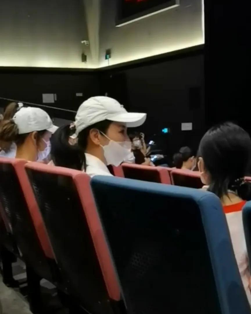 黄奕|陈乔恩携老公捧场谢娜话剧,相约应采儿黄奕,娜姐人缘依然超好