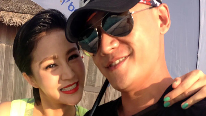 陆毅|陆毅一家四口马尔代夫度假，妻子浓妆红唇变老气，一对女儿太像爸