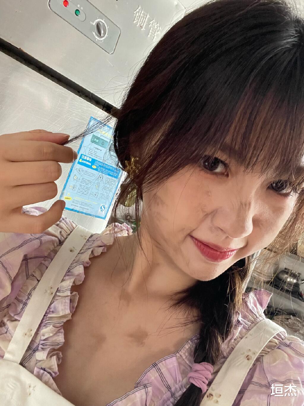 虞书欣 看了满脸“脏”的虞书欣,才知道真正的美女不用P图,照样很美