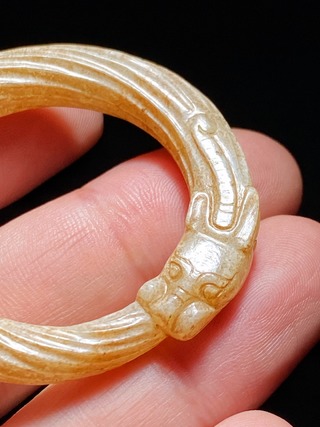 和田玉籽料|汉 和田玉籽料受沁 咬尾龙 绞丝环 挂件把件