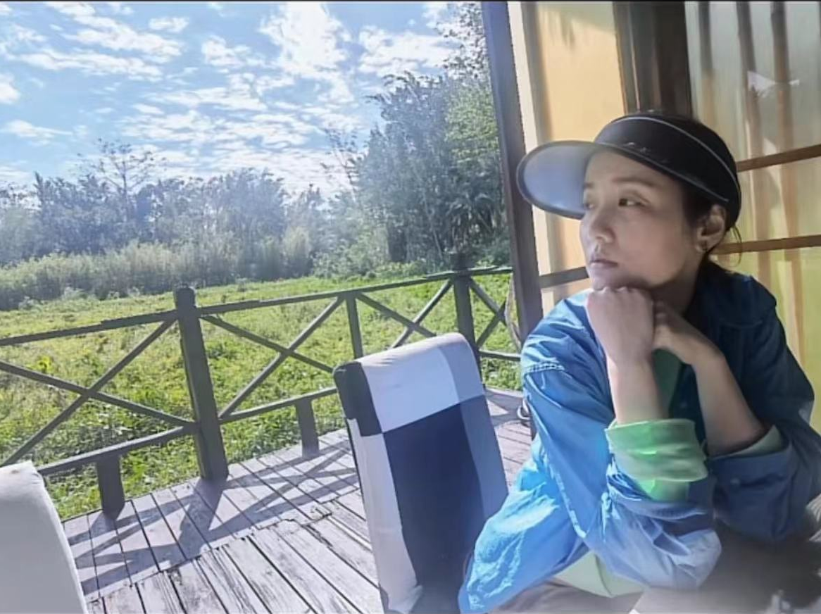 钱泳辰|吕一钱泳辰富贵出游，坐游艇出海打高尔夫狂秀恩爱，力破婚变传闻