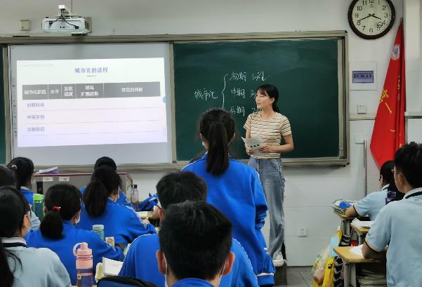 教师|“小学”跟“中学”教师一样吗？进入体制内后才恍然，庆幸选对了